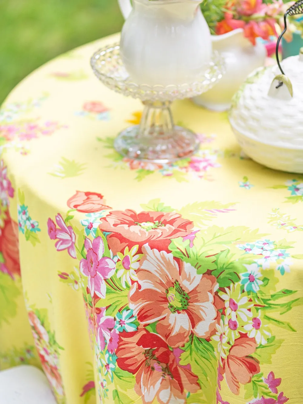 April Cornell Charming Sunshine Round Tablecloth, 88"- Tablecloths