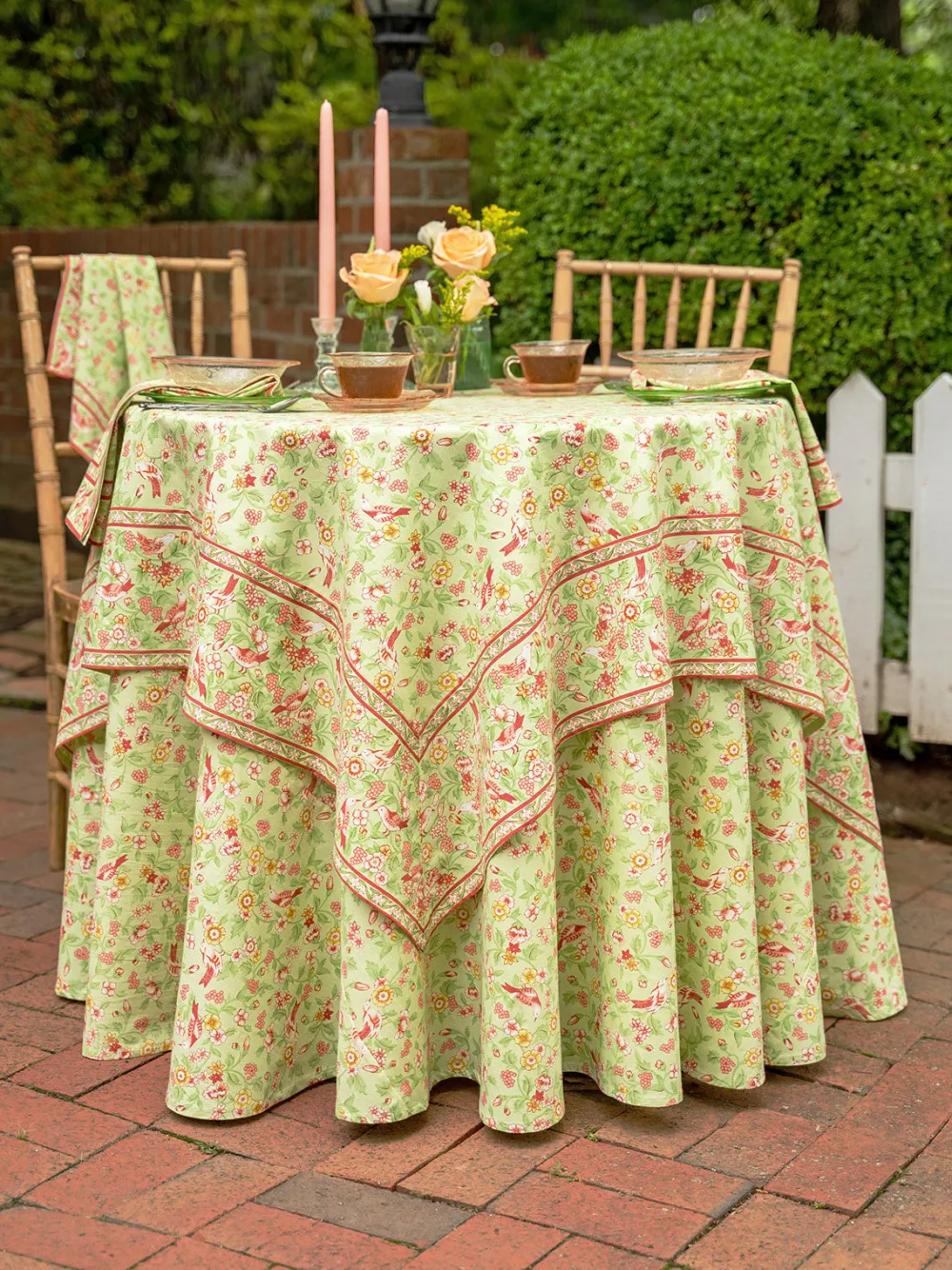April Cornell Darjeeling 88" Round Tablecloth- Tablecloths