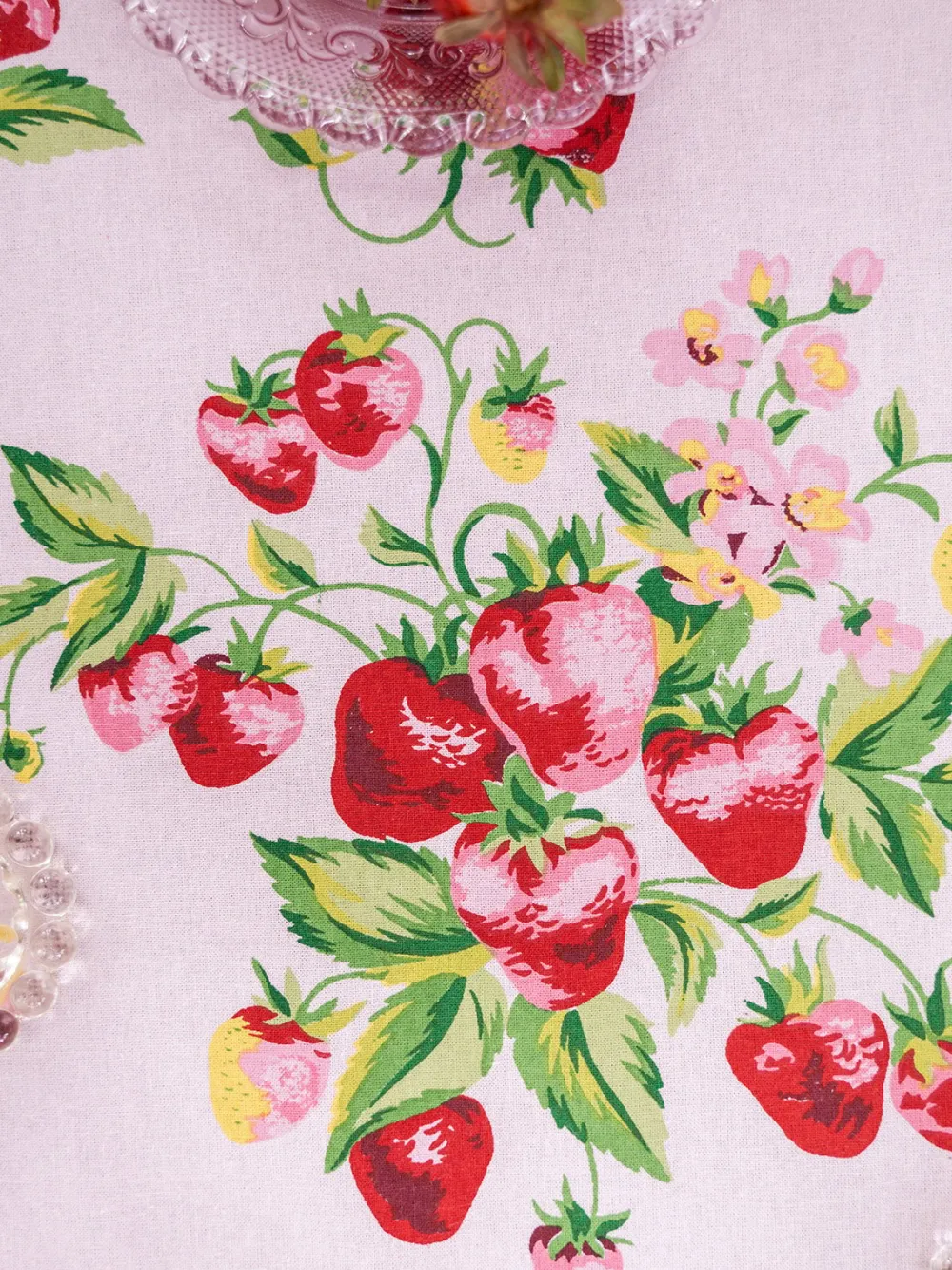 April Cornell Strawberry Basket 88" Round Tablecloth (Sorbet)- Tablecloths